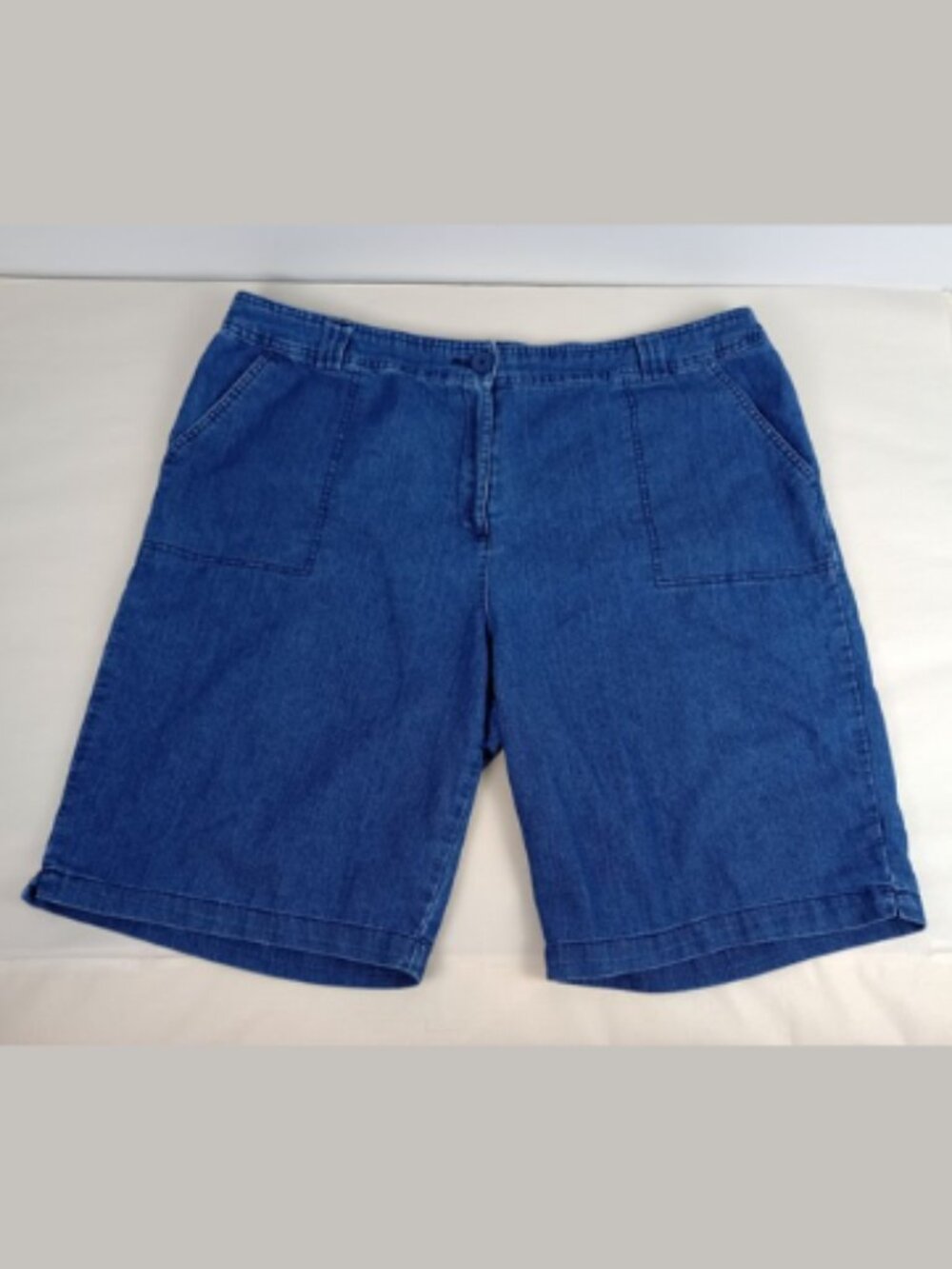 White Stag Womens 18 Blue Denim Patch Pockets Button Zip‎ Front Boyfriend Shorts